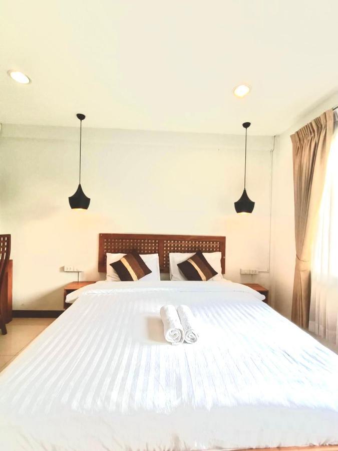39 Living Apartment Bangkok Bagian luar foto