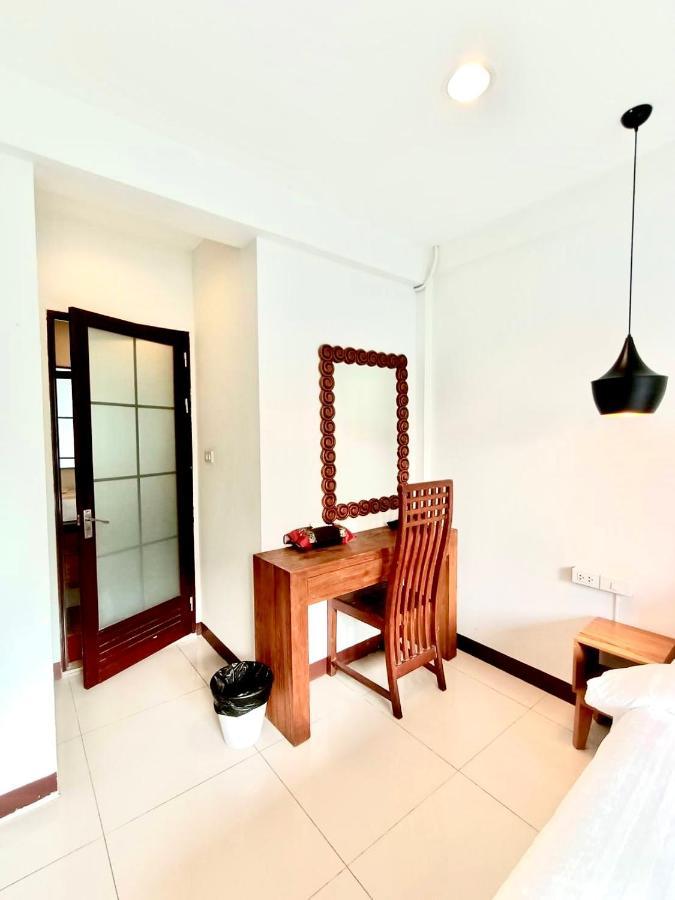 39 Living Apartment Bangkok Bagian luar foto