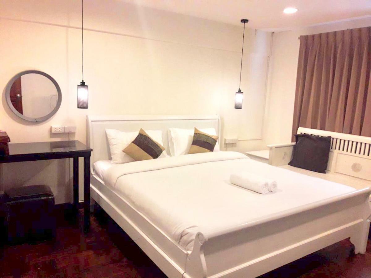 39 Living Apartment Bangkok Bagian luar foto