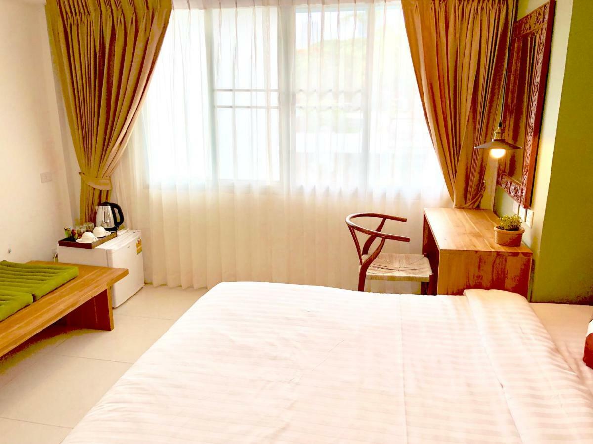 39 Living Apartment Bangkok Bagian luar foto